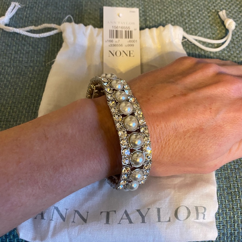 Pearl and rhinestone Ann Taylor bridal bracelet - Picture 2 of 2